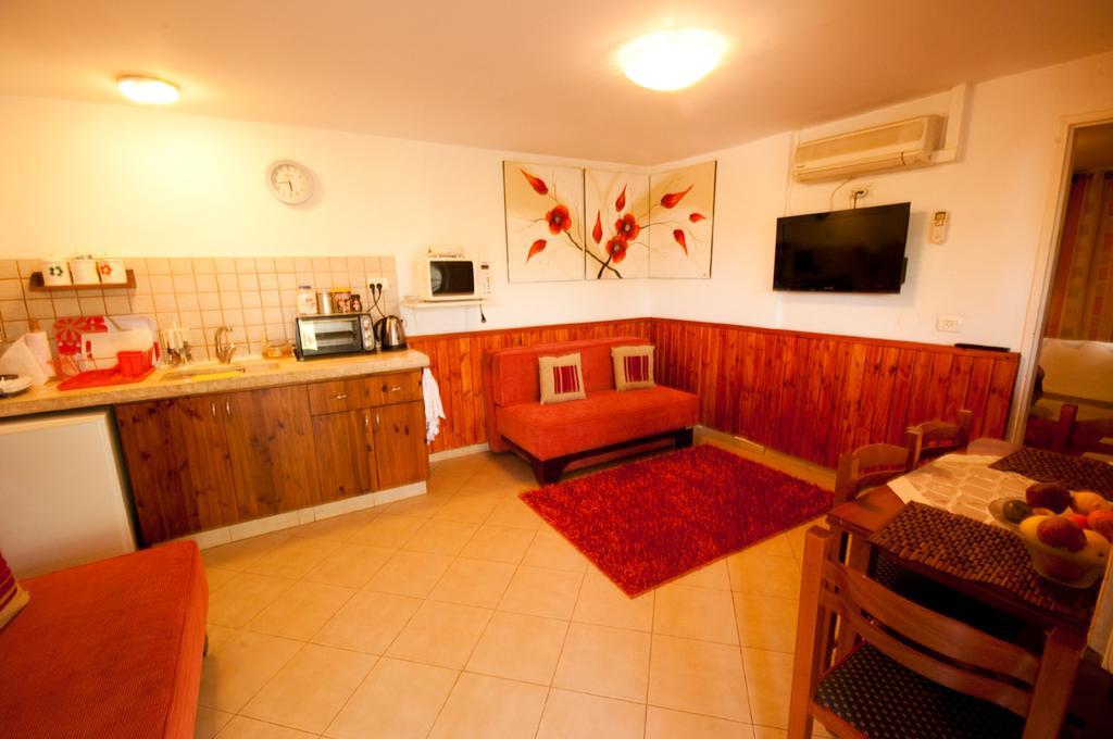 Elimelech Bapardes Villa Sheʼar Yashuv Oda fotoğraf